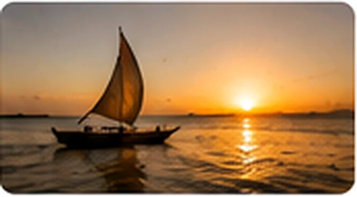 Pirogue à voile dans les eaux malgaches